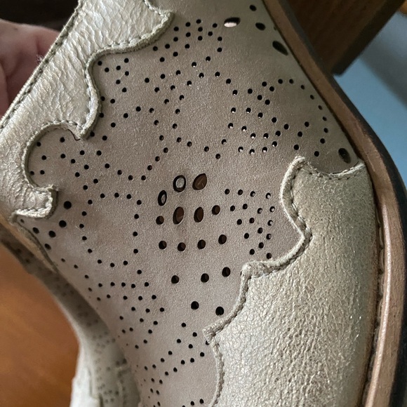 Anthropologie Gold & Buff Mules 39 - Picture 5 of 6